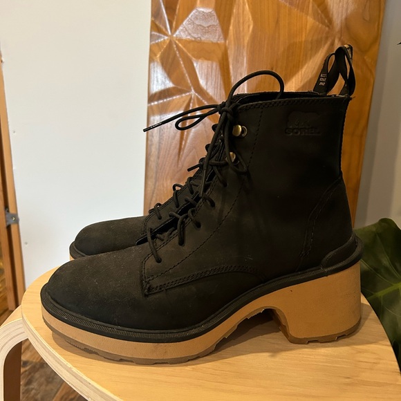 Sorel Women’s Hi-Line Black Leather Lace Up Booties Size 8 - Picture 2 of 13